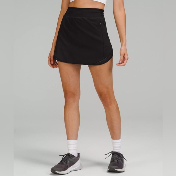lululemon athletica Pants - Women’s Lululemon Hotty Hot High Rise Skirt Shorts Skort Pockets Size 4
